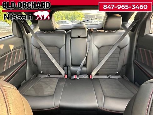 Used 2022 Ford Edge ST-Line w/ Class II Trailer Tow Package image 10