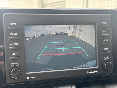 Used 2020 Toyota RAV4 XLE FWD image 11