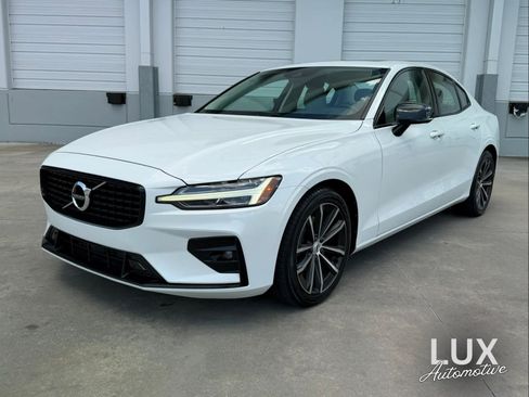 Used 2021 Volvo S60 T5 Momentum FWD image 1