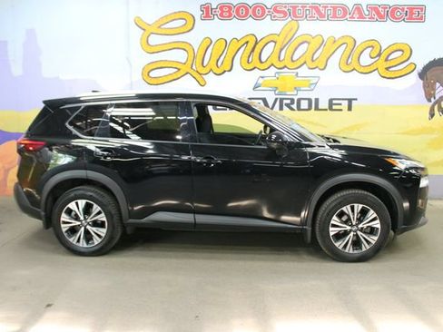 Used 2021 Nissan Rogue SV FWD image 1