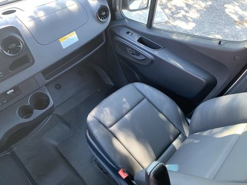 Used 2023 Mercedes-Benz Sprinter 2500 image 14