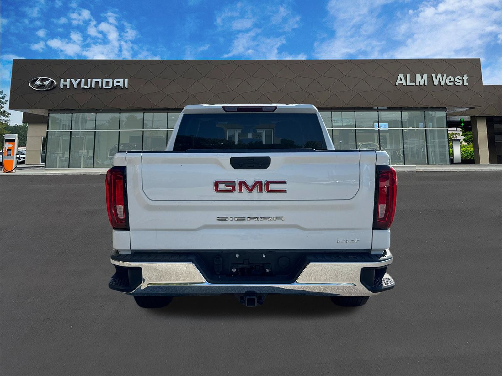 Used 2025 GMC Sierra 1500 SLT RWD image 6