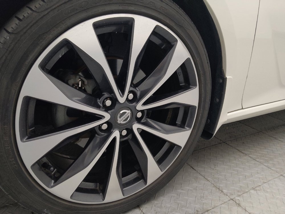Used 2019 Nissan Altima 2.5 SR FWD image 31