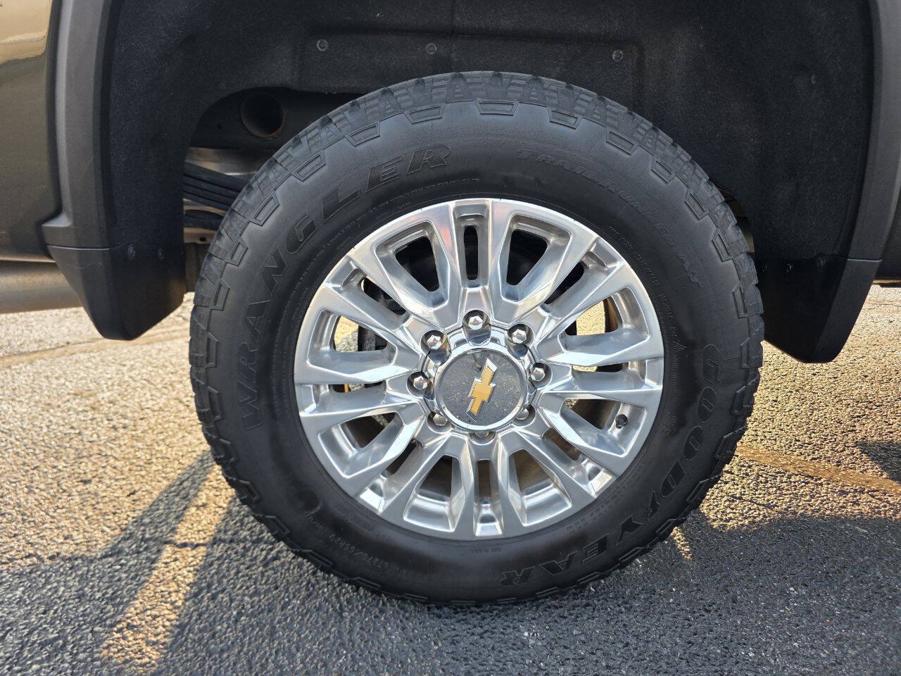 Used 2022 Chevrolet Silverado 2500 High Country w/ Z71 Off-Road Package AWD/4WD image 31