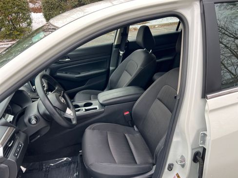 Used 2025 Nissan Altima 2.5 SV image 30