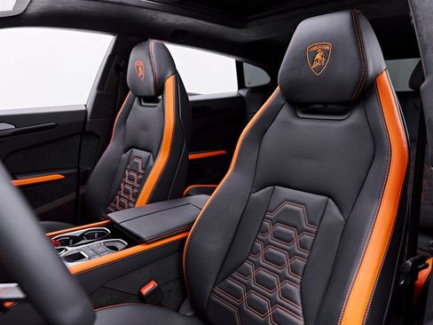 Used 2025 Lamborghini Urus Performante AWD/4WD image 62