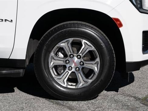 Used 2022 GMC Yukon XL SLE w/ Gmc Pro Safety Plus Package image 11