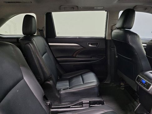 Used 2019 Toyota Highlander XLE AWD/4WD image 19