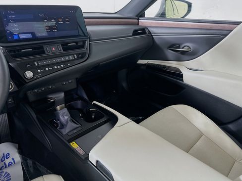 Certified 2025 Lexus ES 350 w/ Premium Package image 22