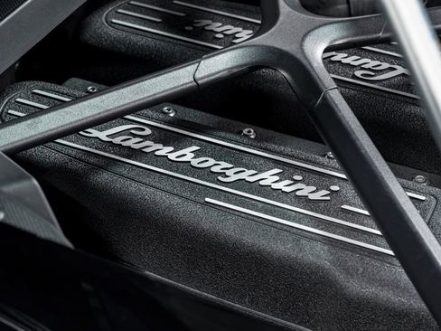 Used 2020 Lamborghini Huracan EVO RWD image 54