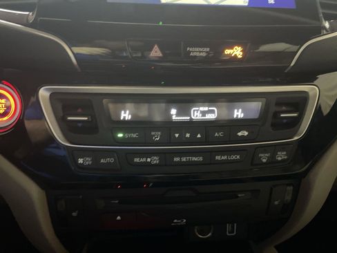 Certified 2022 Honda Pilot Touring image 19