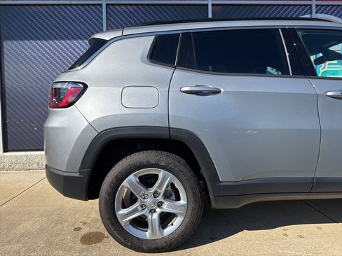 Used 2023 Jeep Compass Latitude w/ Convenience Group image 5