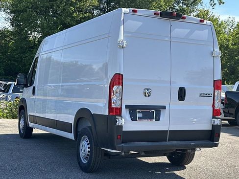 New 2026 RAM ProMaster 2500 w/ Convenience Group FWD image 4