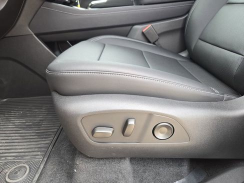 New 2026 Chevrolet Traverse LT w/ Sun and Wheel Package FWD image 13