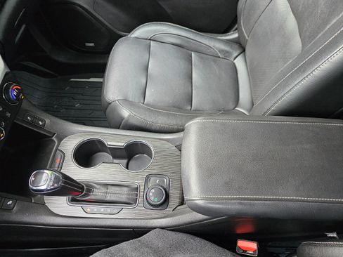 Used 2019 GMC Acadia SLT AWD/4WD image 15