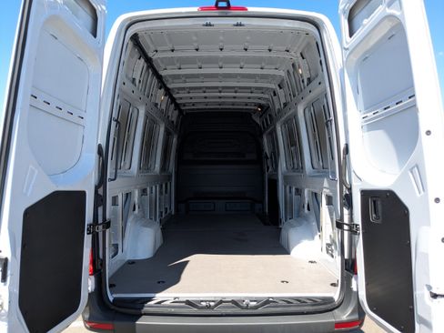 Used 2025 Mercedes-Benz Sprinter 2500 image 12