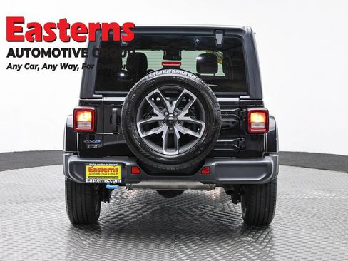 Used 2024 Jeep Wrangler Unlimited AWD/4WD image 6