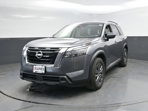 Used 2025 Nissan Pathfinder SV FWD image 6