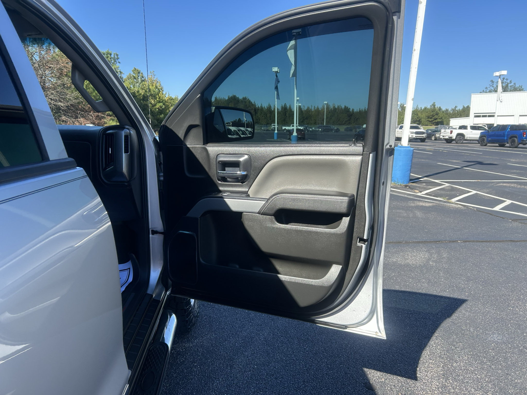 Used 2014 Chevrolet Silverado 1500 LTZ Z71 AWD/4WD image 18