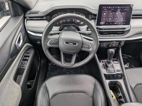 Used 2024 Jeep Compass Latitude image 14