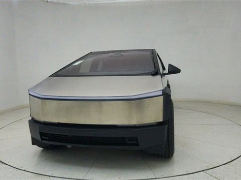 Used 2025 Tesla Cybertruck AWD Crew Cab image 61