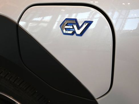 Certified 2025 Subaru Solterra AWD/4WD image 10
