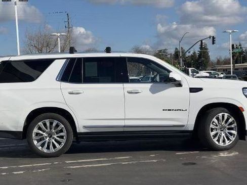 Used 2023 GMC Yukon Denali w/ Denali Reserve Package image 4