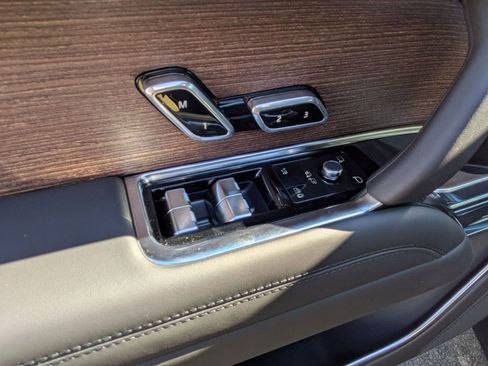 New 2026 Land Rover Range Rover Long Wheelbase SE image 11