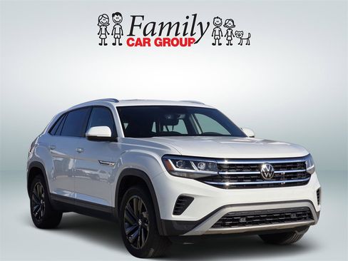 Used 2023 Volkswagen Atlas Cross Sport SE w/ Panoramic Sunroof Package image 2
