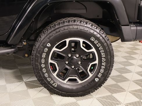 Used 2013 Jeep Wrangler Unlimited Rubicon AWD/4WD image 18