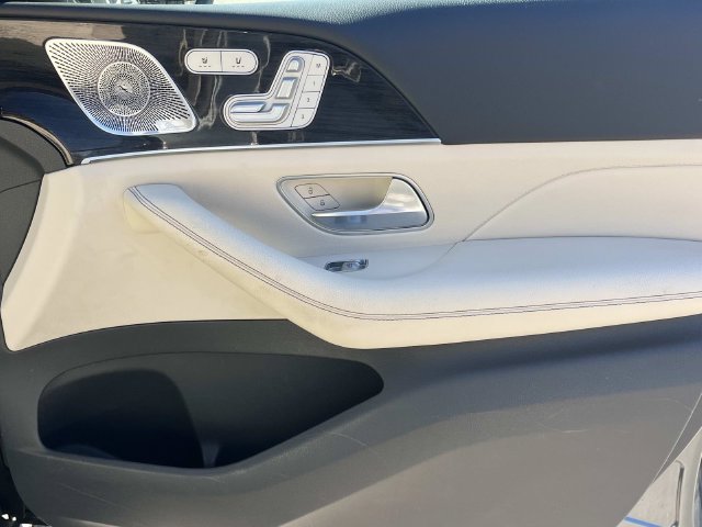 Used 2020 Mercedes-Benz GLS 450 4MATIC image 29