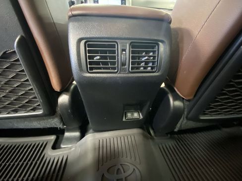 Used 2022 Toyota 4Runner Limited AWD/4WD image 30