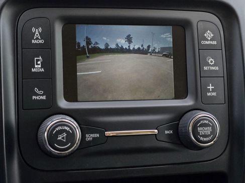 Used 2016 Jeep Cherokee Sport FWD image 17