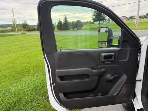 Used 2017 Chevrolet Silverado 2500 W/T AWD/4WD image 10