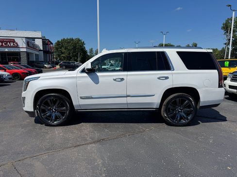 Used 2018 Cadillac Escalade Platinum AWD/4WD image 2