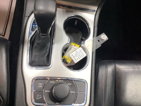 Used 2019 Jeep Grand Cherokee Limited image 18