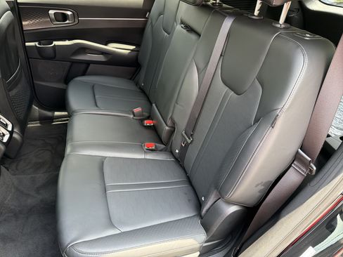 Used 2025 Kia Sorento S FWD image 17