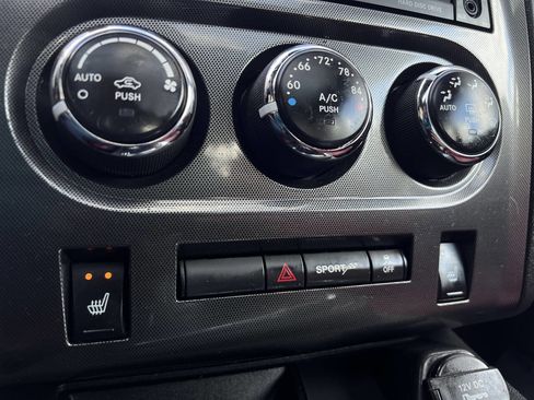 Used 2013 Dodge Challenger SXT image 17