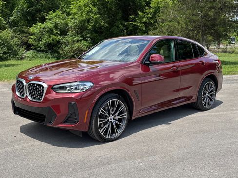 Used 2025 BMW X4 xDrive30i w/ Premium Package AWD/4WD image 2