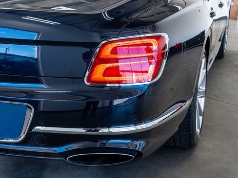 Used 2020 Bentley Flying Spur W12 image 28