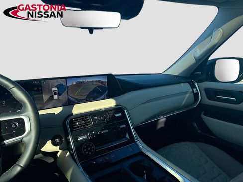 Used 2025 Nissan Armada Platinum w/ Convenience Package image 32