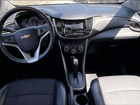 Used 2022 Chevrolet Trax LT w/ LT Convenience Package AWD/4WD image 15