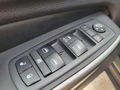 Used 2019 Jeep Cherokee Limited w/ Luxury Group AWD/4WD image 18