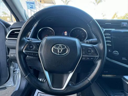 Used 2018 Toyota Camry XLE image 13
