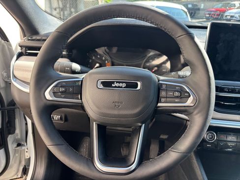 Used 2025 Jeep Compass Limited image 28