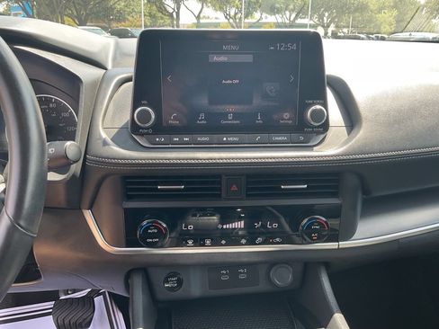 Used 2025 Nissan Rogue SV FWD image 27