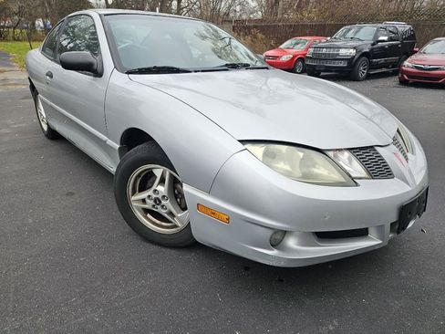Used 2004 Pontiac Sunfire Coupe w/ 1SB Preferred Equipment Group image 3