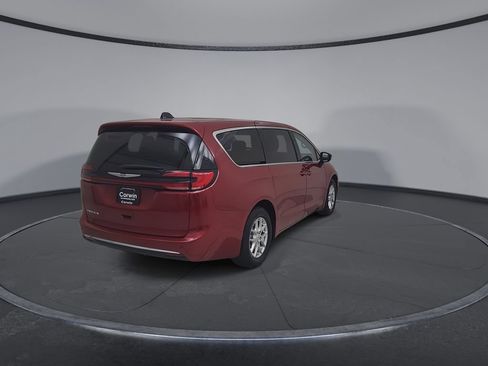 Certified 2024 Chrysler Pacifica Touring-L FWD image 16
