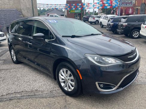 Used 2019 Chrysler Pacifica Touring Plus w/ Cold Weather Group FWD image 3