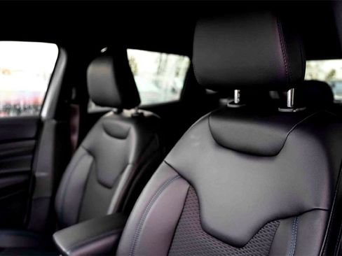 New 2026 Jeep Compass Latitude image 9